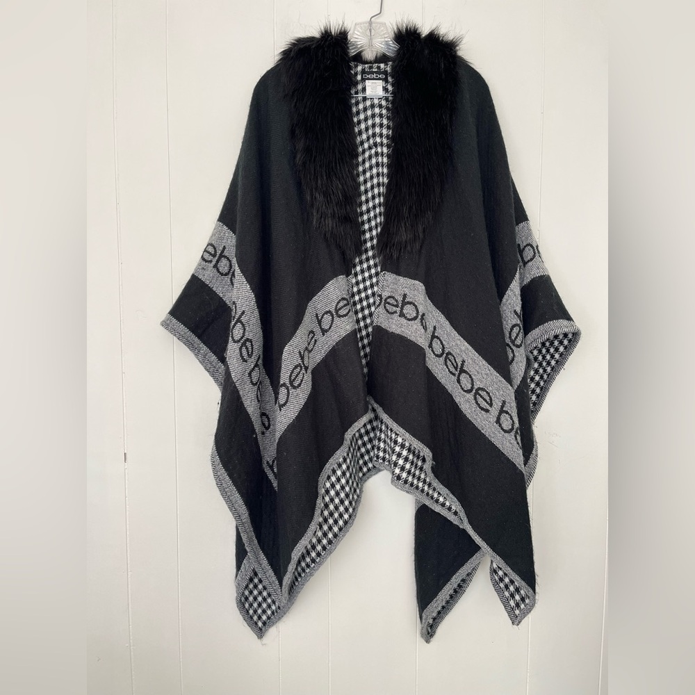 BeBe Ruana With Faux Fur Black Houndstooth